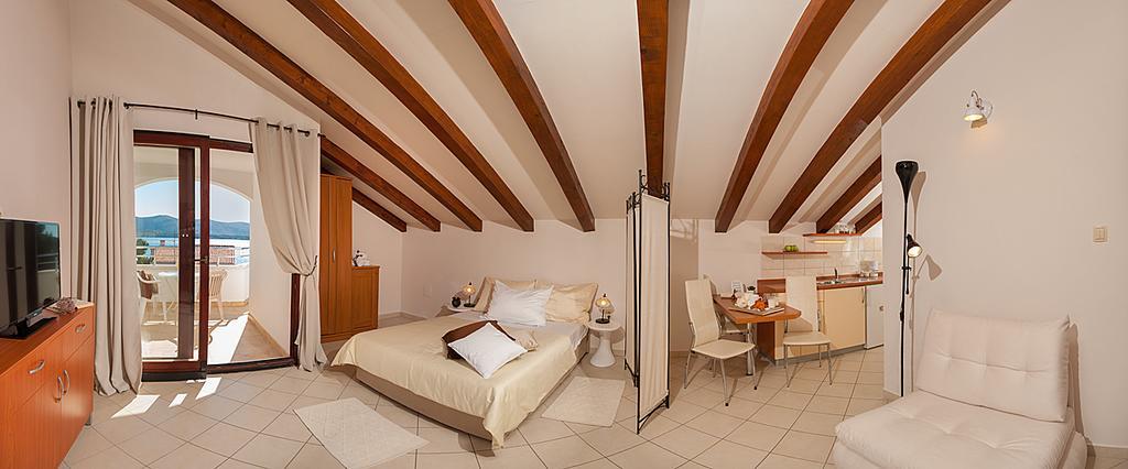 Villa Croatica Apartments Zaboric Bagian luar foto