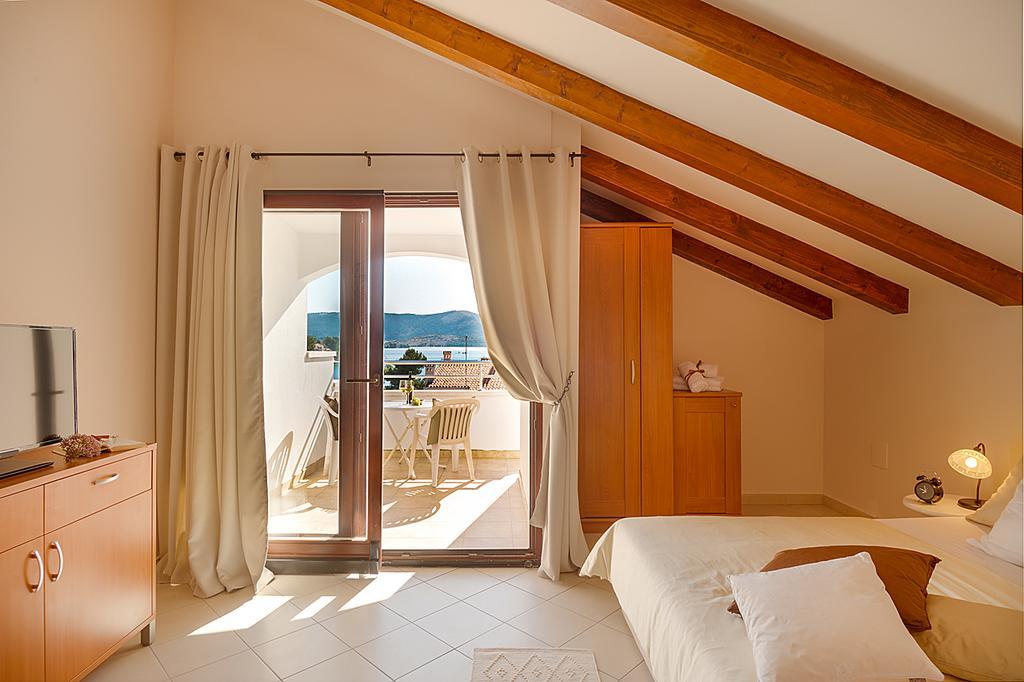 Villa Croatica Apartments Zaboric Bagian luar foto