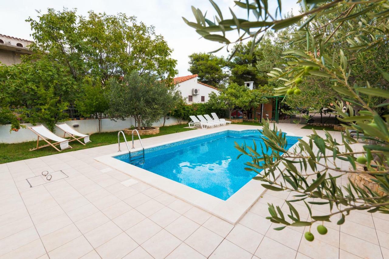 Villa Croatica Apartments Zaboric Bagian luar foto
